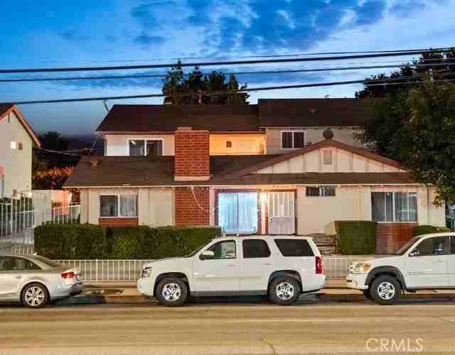 22855 Vanowen St #4 - Photo 7 of 10