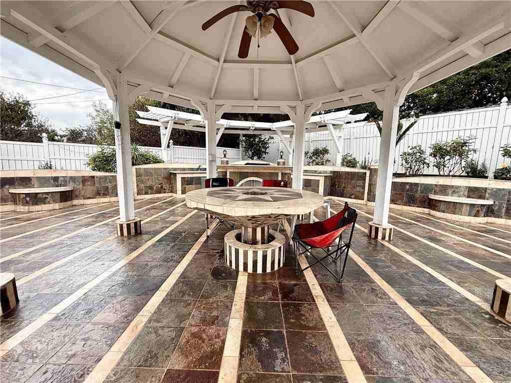 24204 Calvert St - Photo 6 of 50