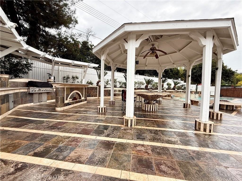 24204 Calvert St - Photo 7 of 50