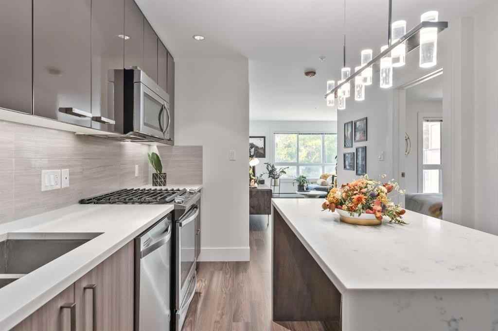 510 Edmonton Trail NE - Photo 7 of 33