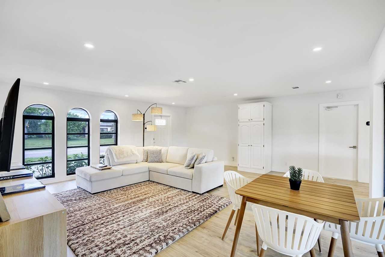 14608 Country Side Ln - Photo 3 of 35