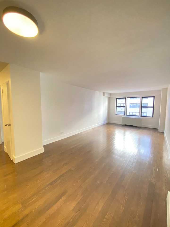 220 E 63rd St #1G - Photo 3 of 5