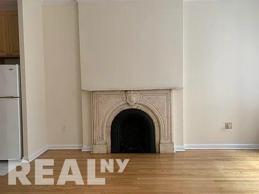 W 56th St #4B - Photo 3 of 5