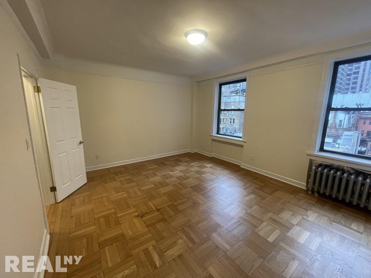 W 55th St #7B - Photo 3 of 6