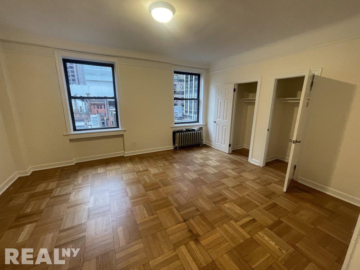 W 55th St #7B - Photo 4 of 6