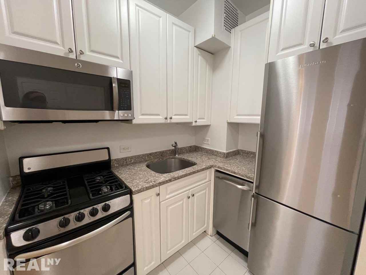 W 56th St #4R - Photo 3 of 4