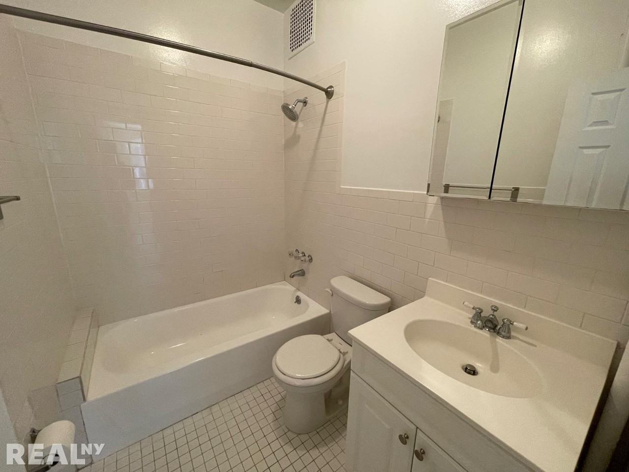 W 56th St #4R - Photo 4 of 4