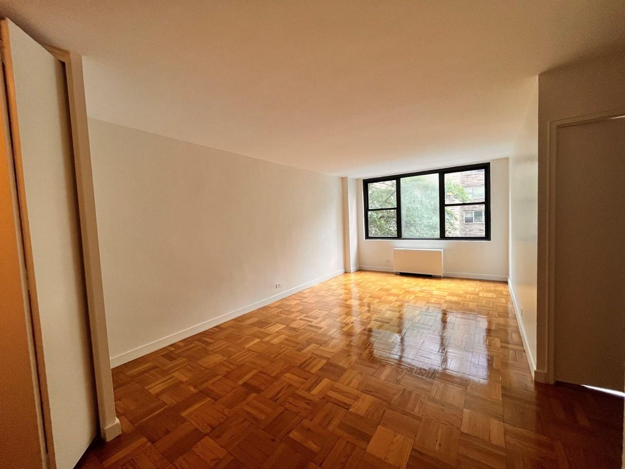 E 49th St #6M - Photo 3 of 6