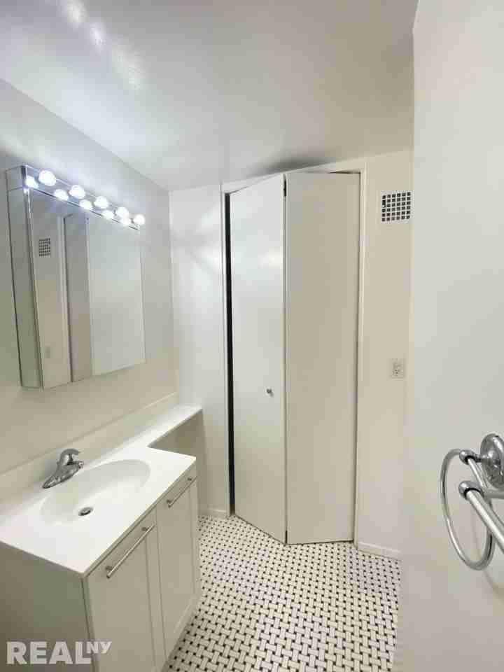 E 36th St #5E - Photo 5 of 9