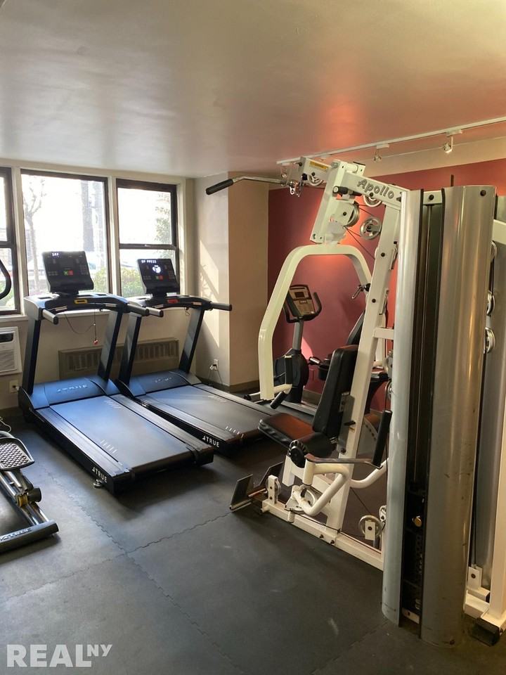 E 36th St #5E - Photo 7 of 9