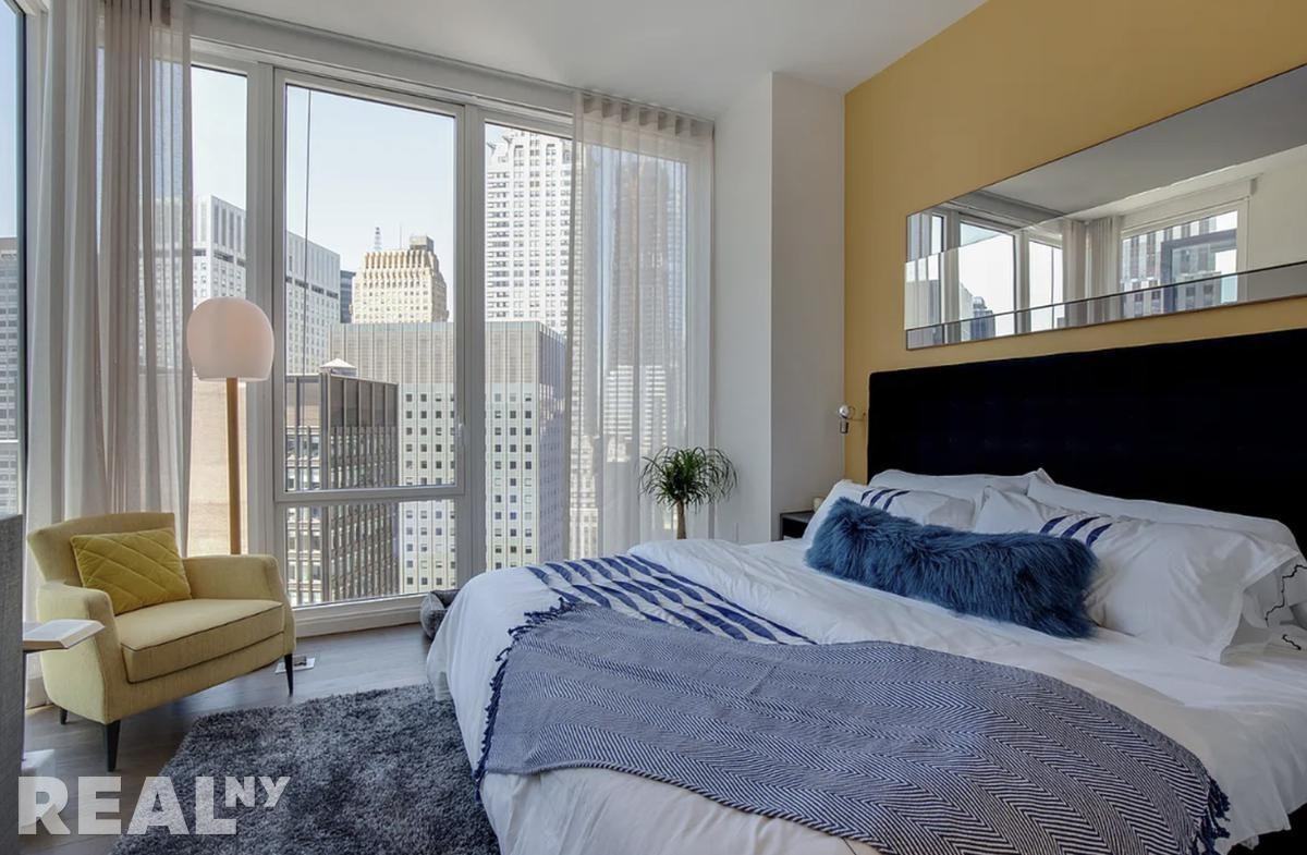 E 44th St #22L - Photo 4 of 7