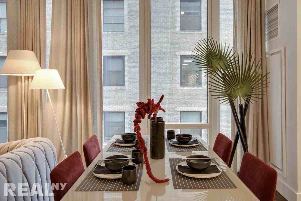 E 44th St #19M - Photo 2 of 5