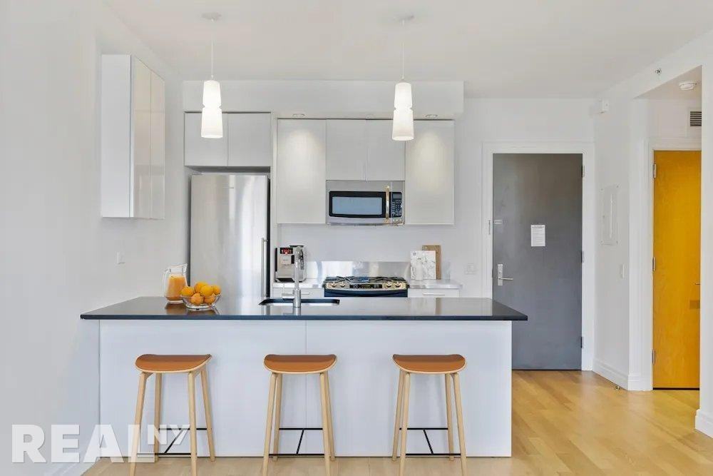 W 54th St #1617 - Photo 3 of 8