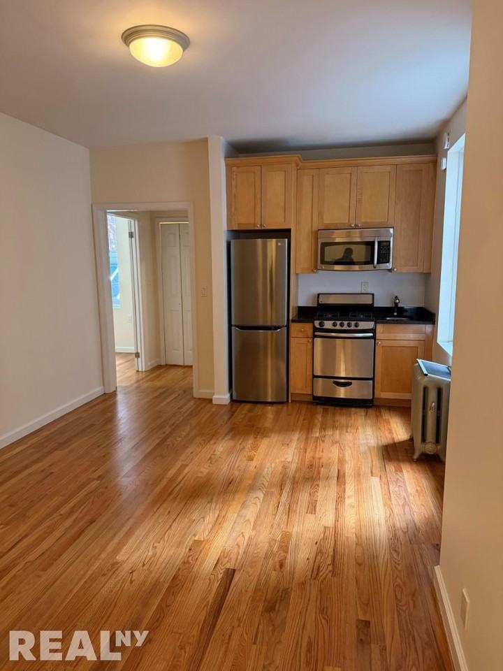 W 13th St #26 - Photo 2 of 5