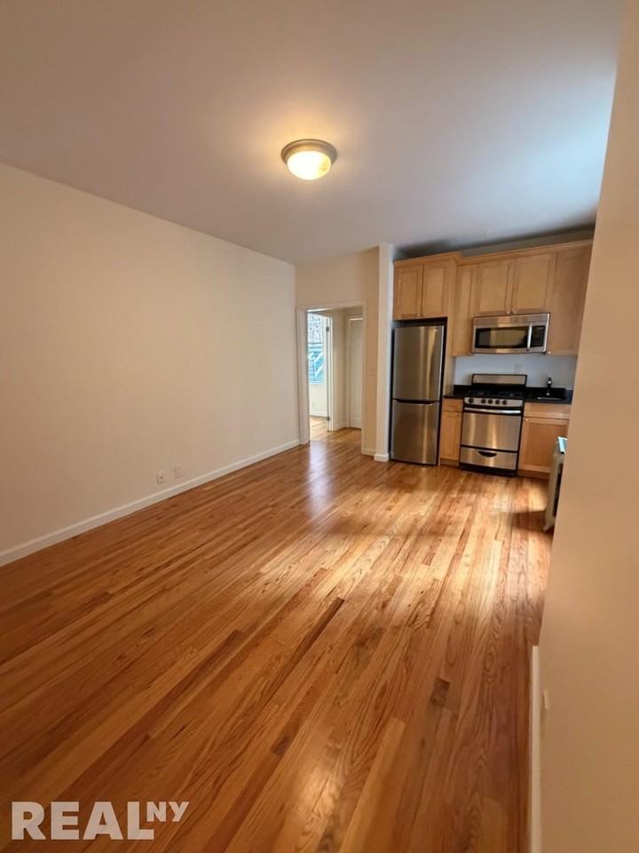 W 13th St #26 - Photo 3 of 5