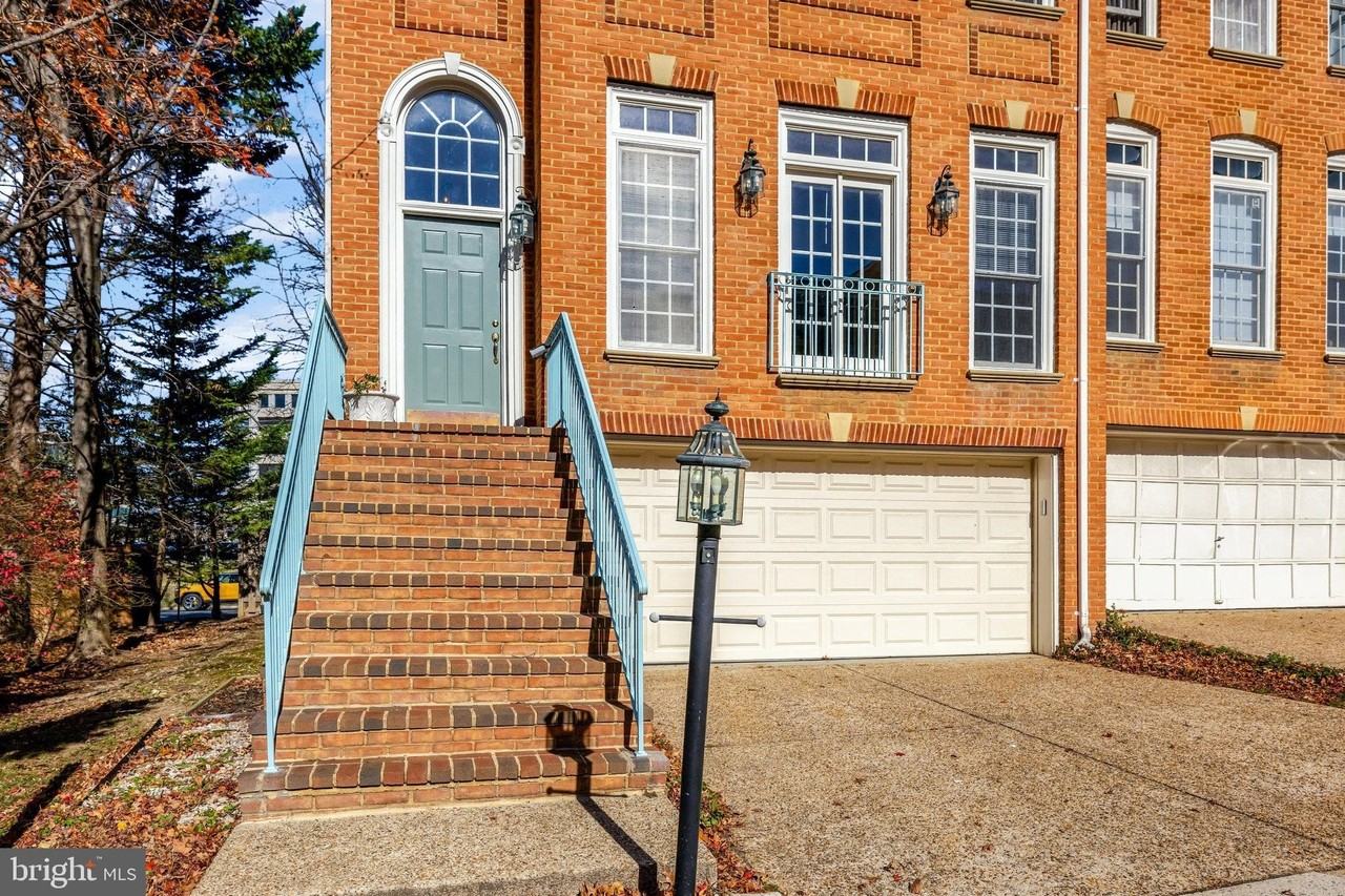 8030 Kidwell Town Court - Photo 4 of 50