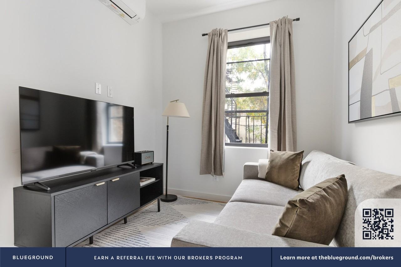 250 Union Avenue - Photo 5 of 19