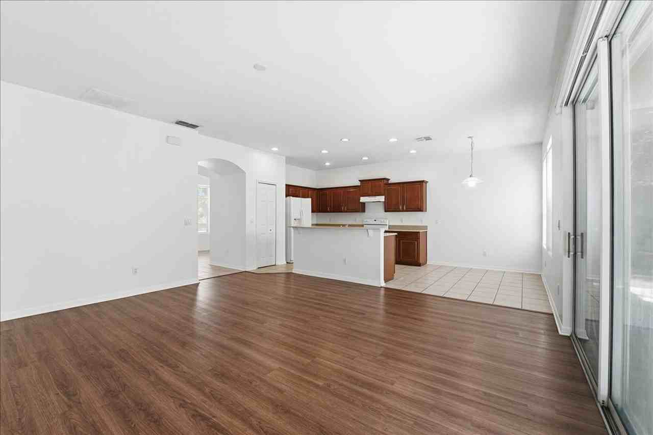 1326 Plumgrass Cir - Photo 5 of 16