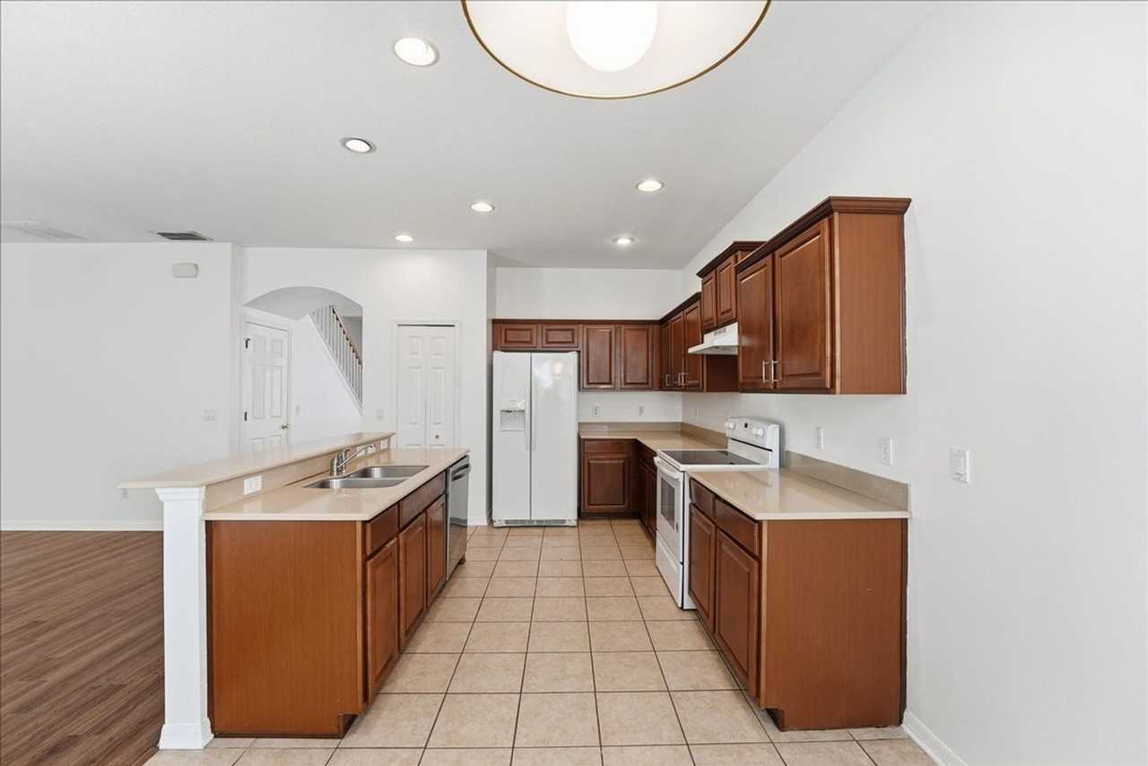 1326 Plumgrass Cir - Photo 6 of 16