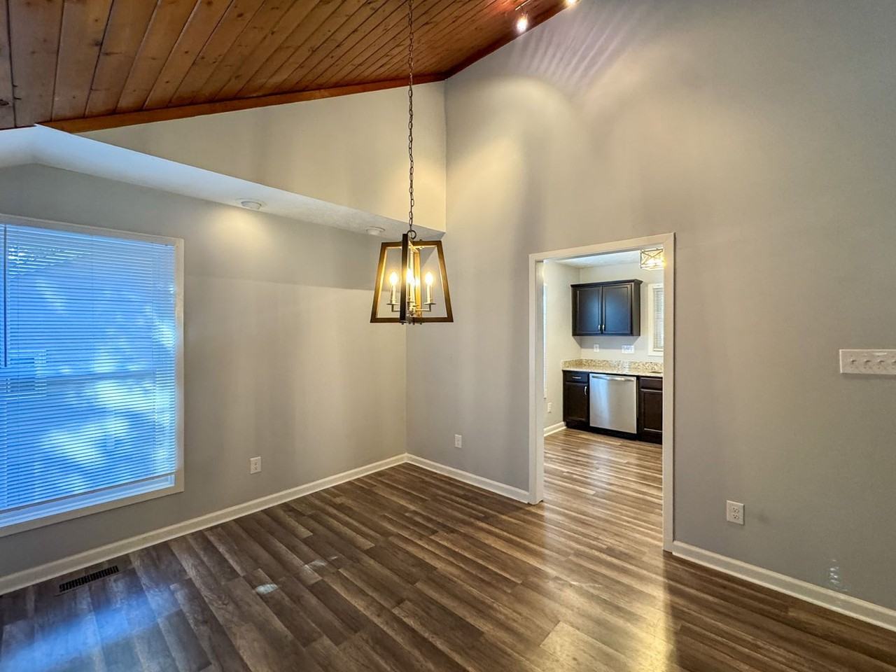 4440 Briton Cir - Photo 6 of 42