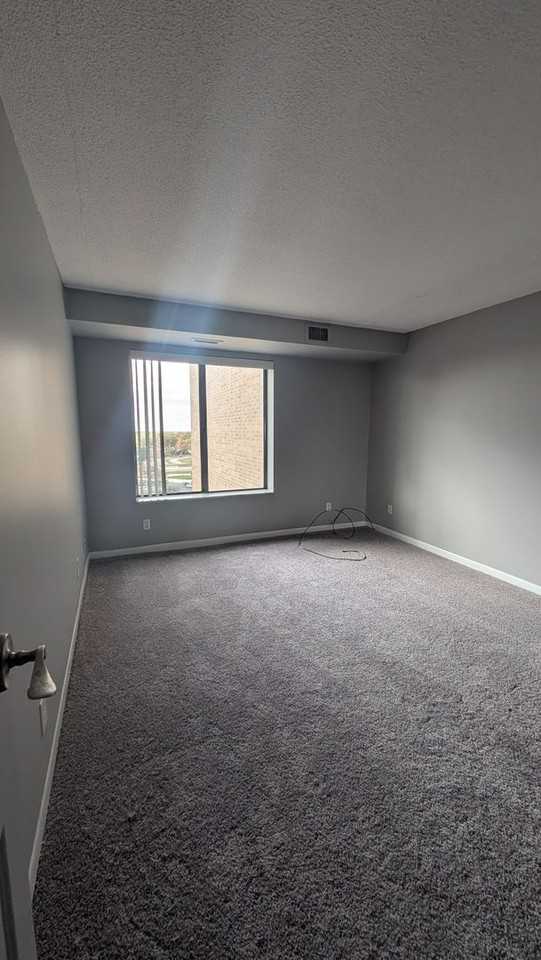 16400 N Park Dr - Photo 6 of 29