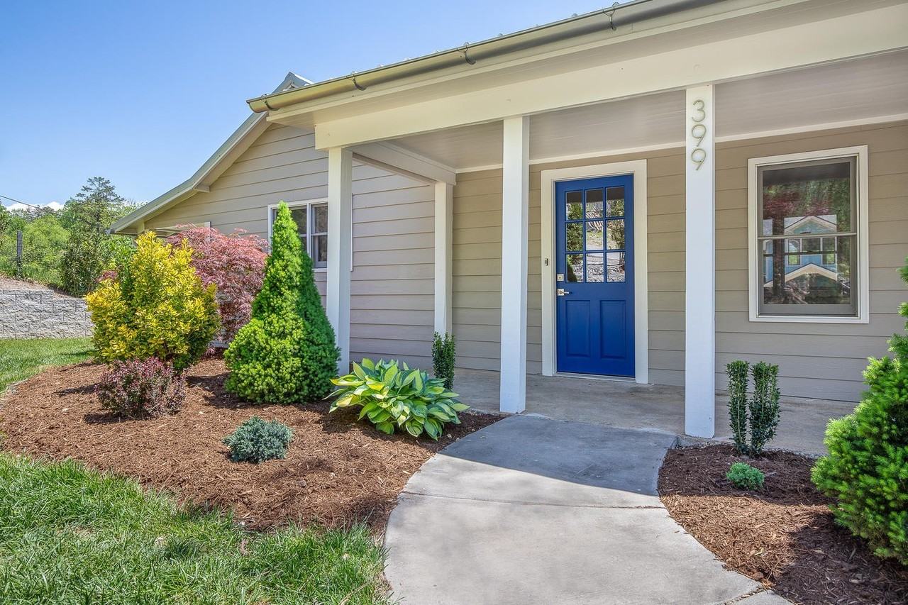 399 Stratford Rd - Photo 2 of 19