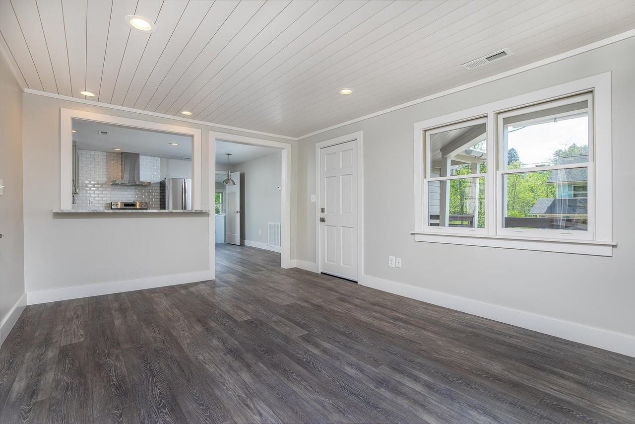 399 Stratford Rd - Photo 5 of 19