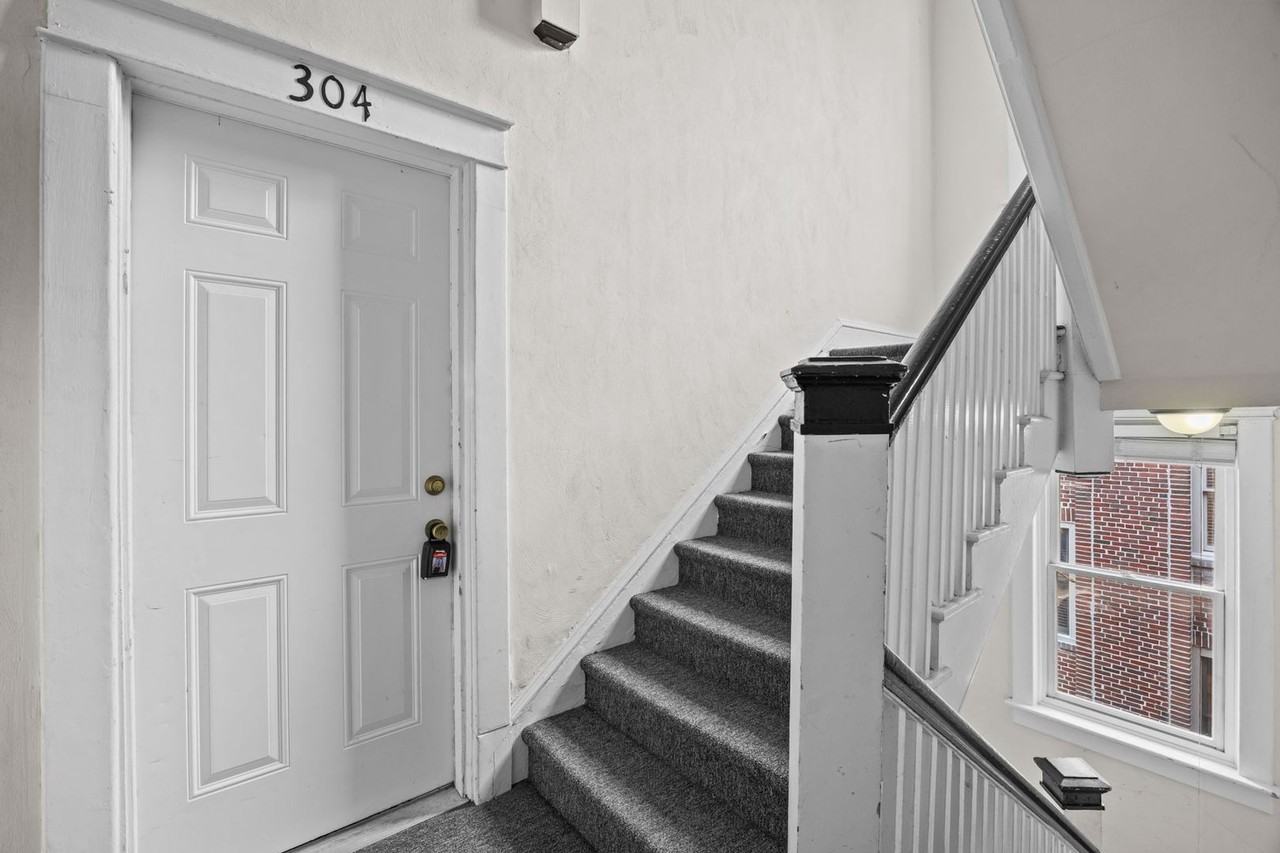 200 W 31st St