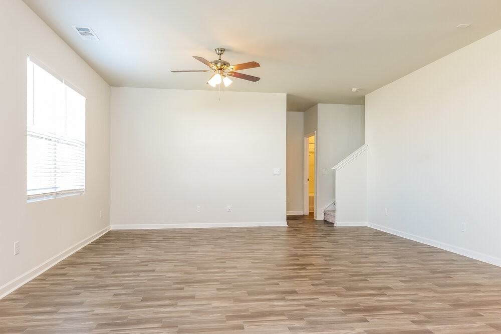 621 Samuel Lee Ln - Photo 5 of 20