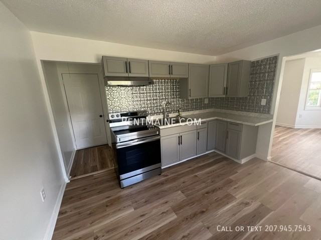 148 3rd St #4 - Photo 3 of 13