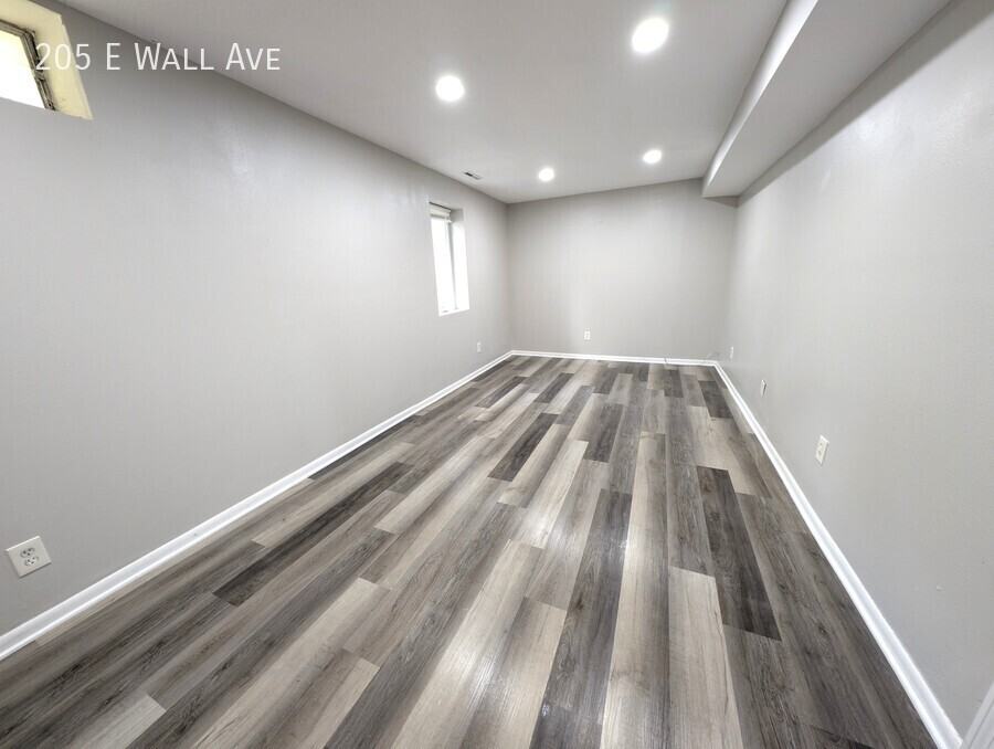 205 E Wall Ave - Photo 2 of 15