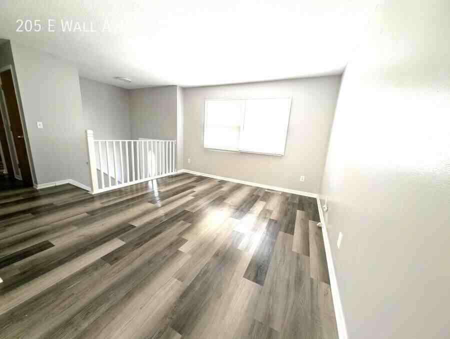 205 E Wall Ave - Photo 3 of 15