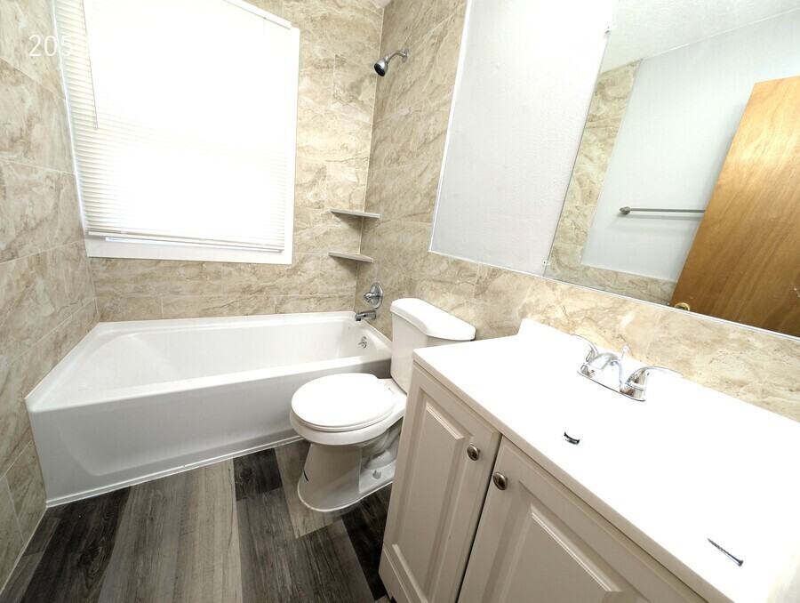 205 E Wall Ave - Photo 6 of 15