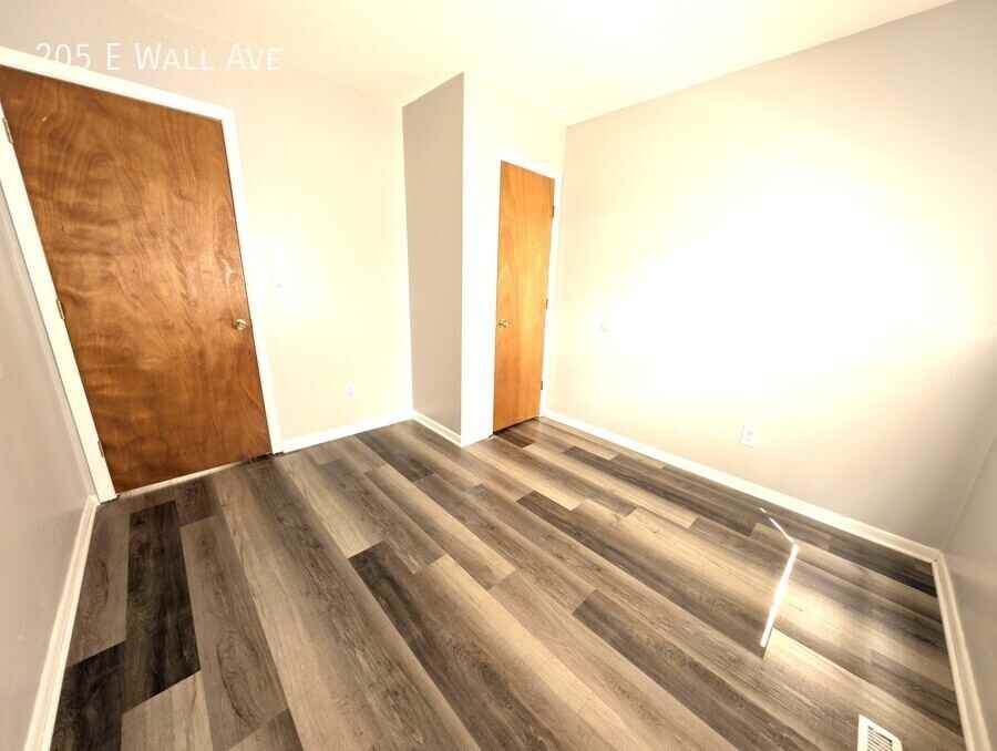 205 E Wall Ave - Photo 7 of 15