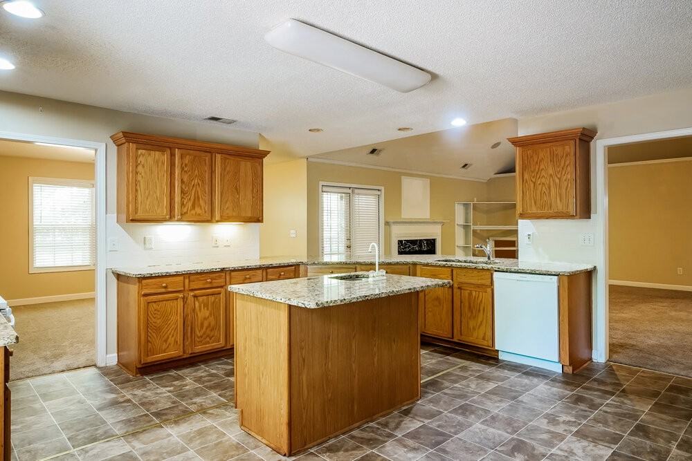 5191 Memorial Ln - Photo 6 of 16