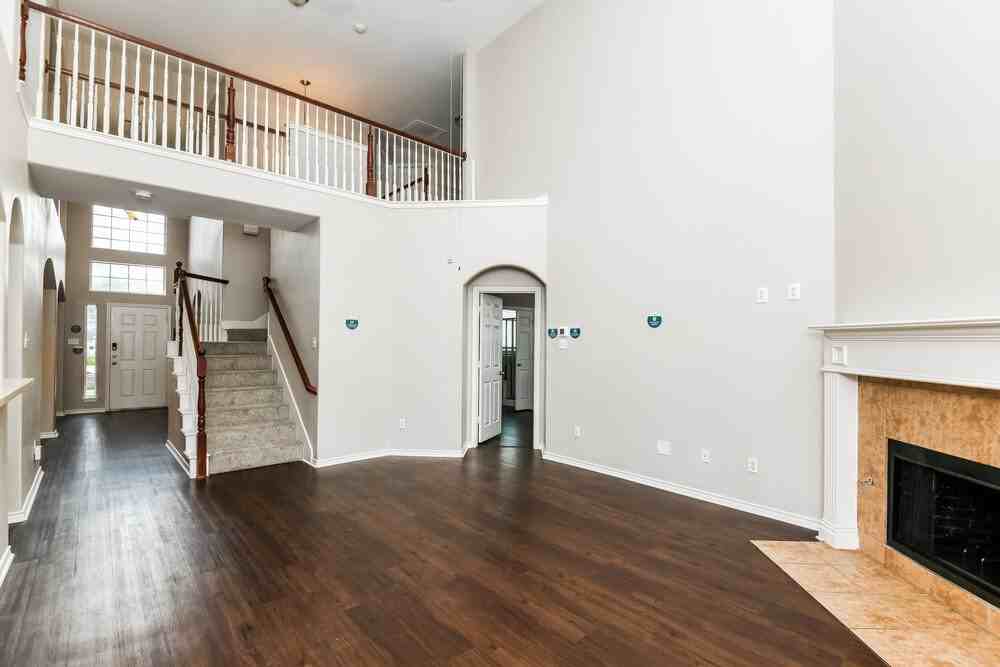 5824 Fathom Dr - Photo 5 of 17