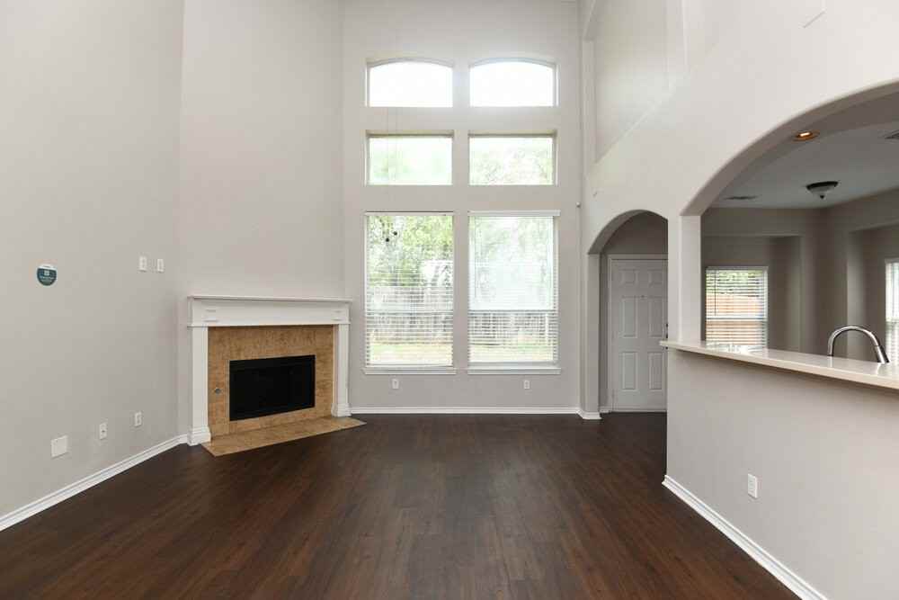 5824 Fathom Dr - Photo 6 of 17