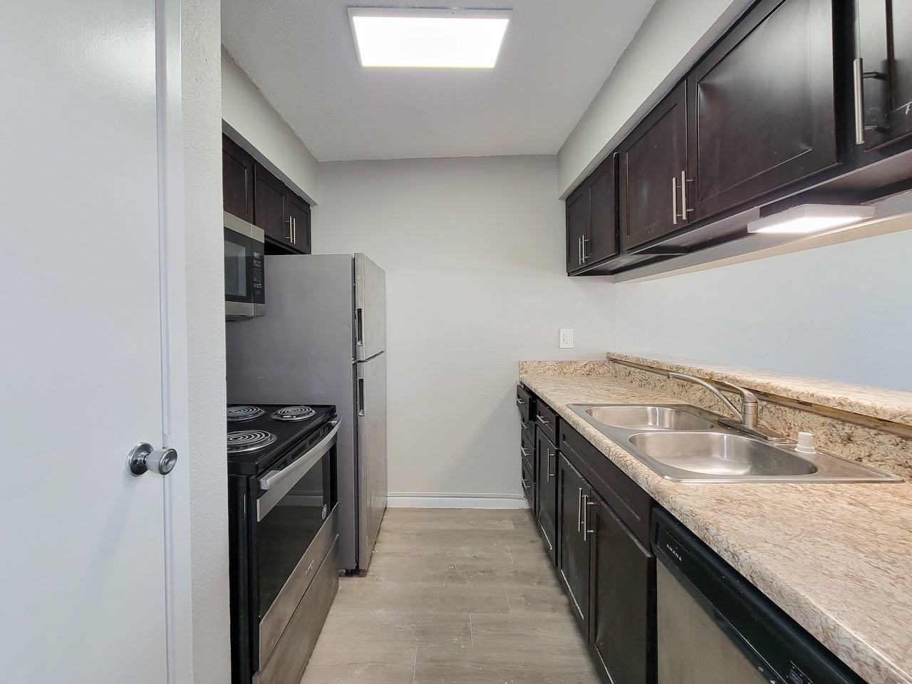 Creekside Villas Apartments - Photo 4 of 59