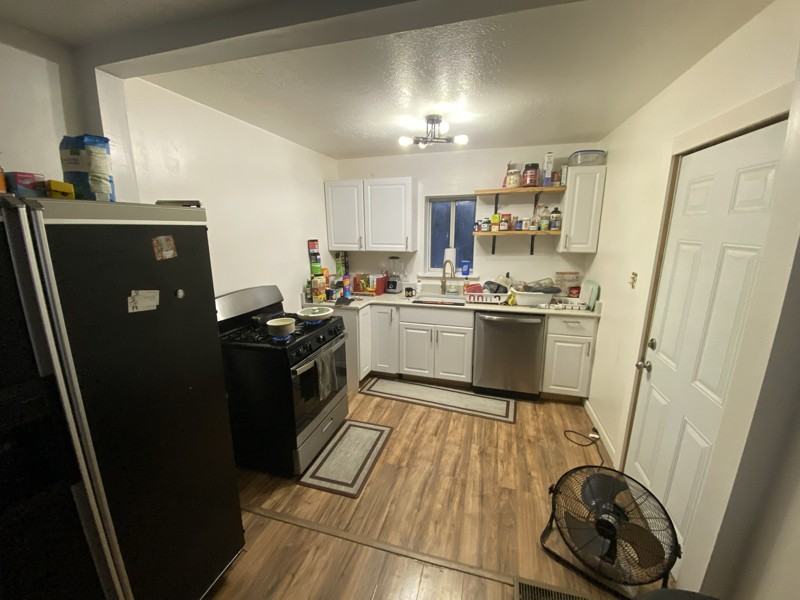 2085 Cedar St - Photo 4 of 7