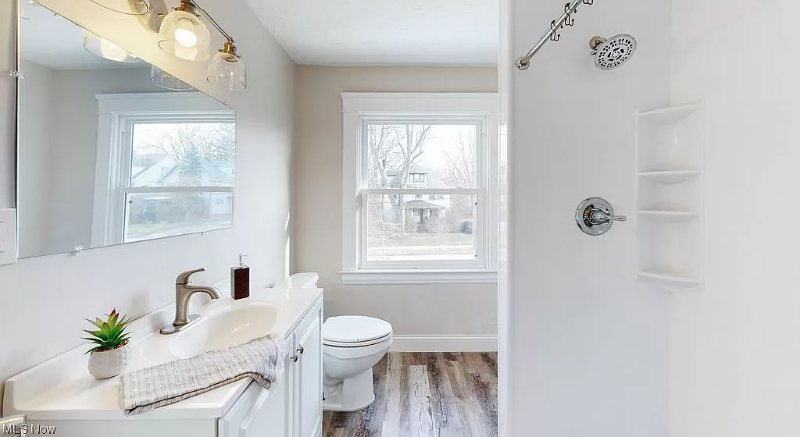 1686 Lee Rd - Photo 5 of 9