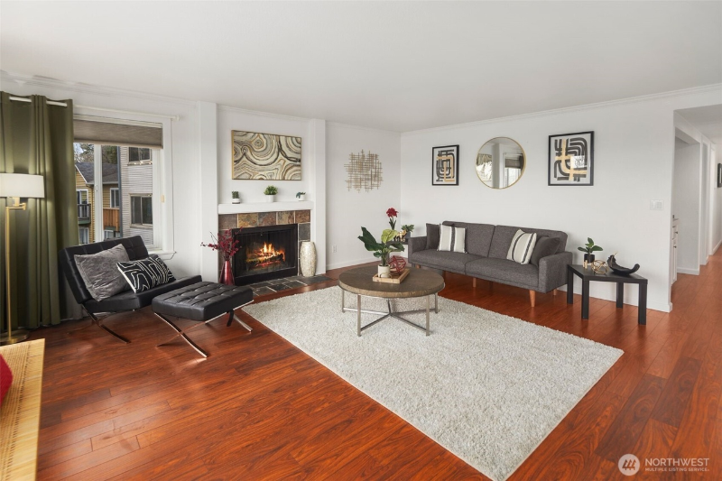 617 W Mercer Pl #202 - Photo 2 of 28