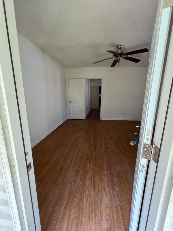 424 Maple St - Photo 2 of 9