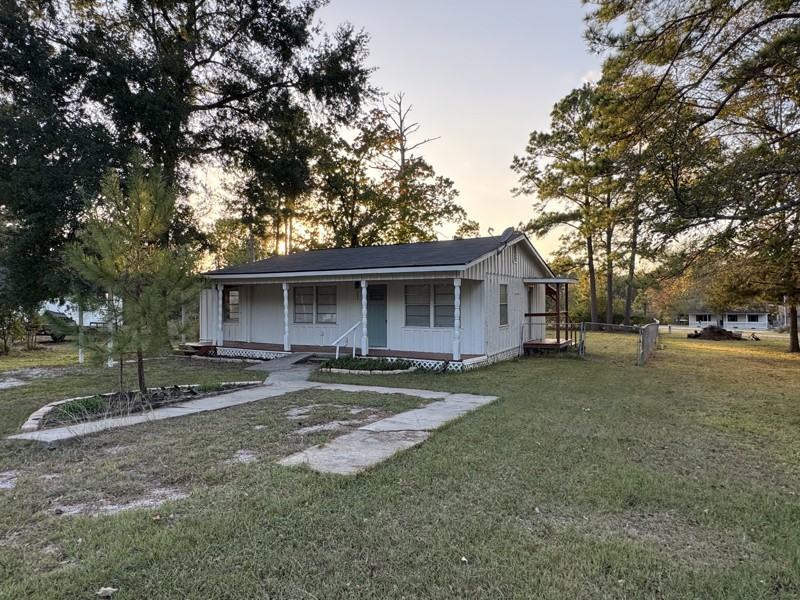 203 Shelter Ln - Photo 2 of 14