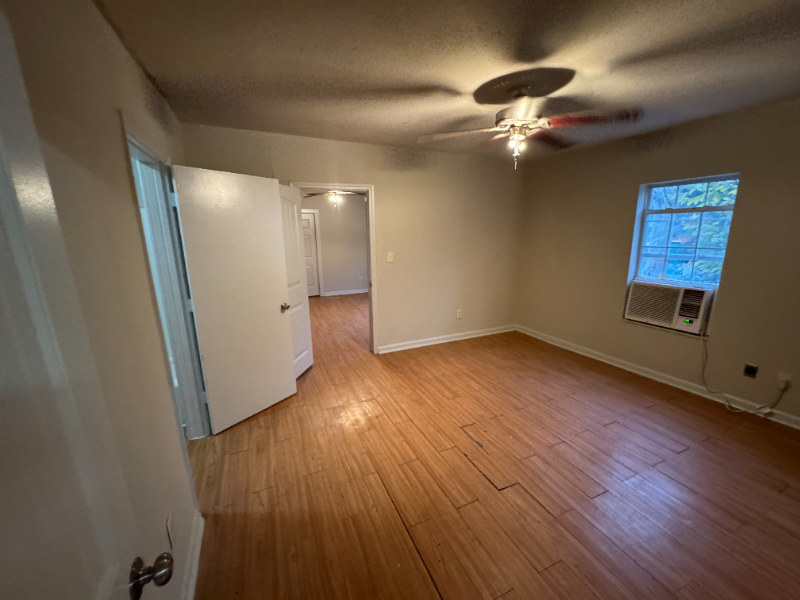 426 Maple St - Photo 3 of 6