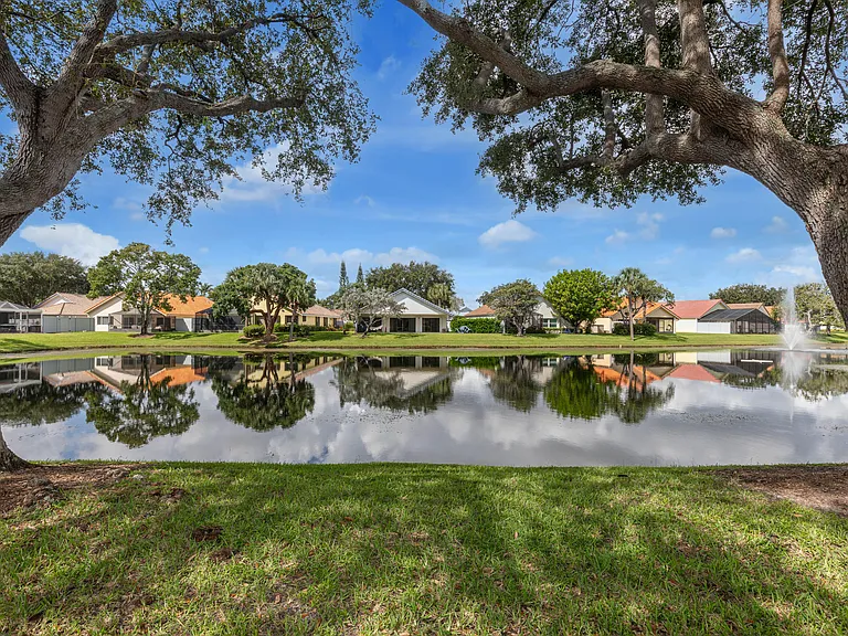 190 Temple Ave - Photo 6 of 25