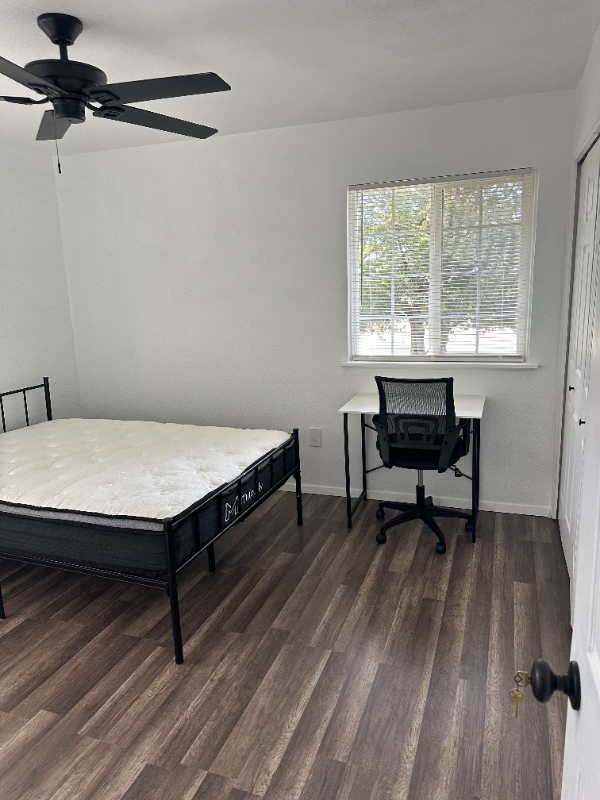 1705 Nw 48th St - Photo 2 of 9