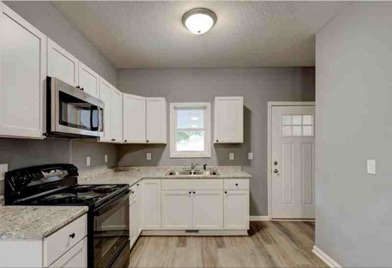 1259 10th St #1 - Photo 2 of 9