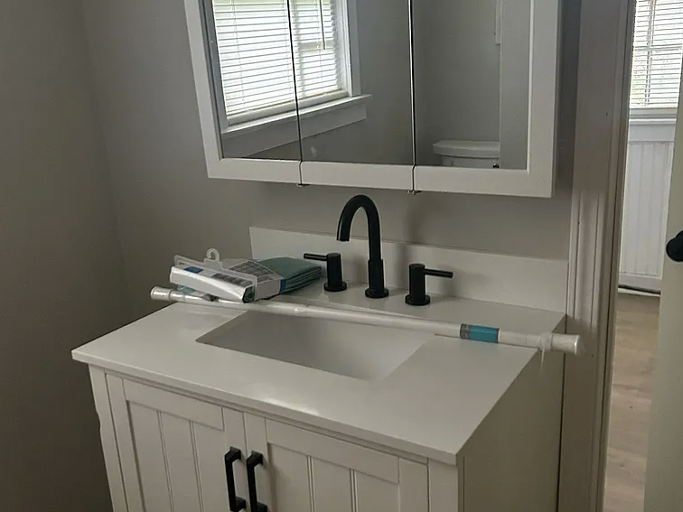 1809 W - Photo 2 of 4