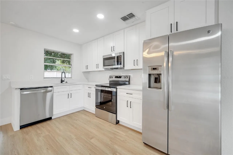 3084 Anthony Ln - Photo 3 of 16