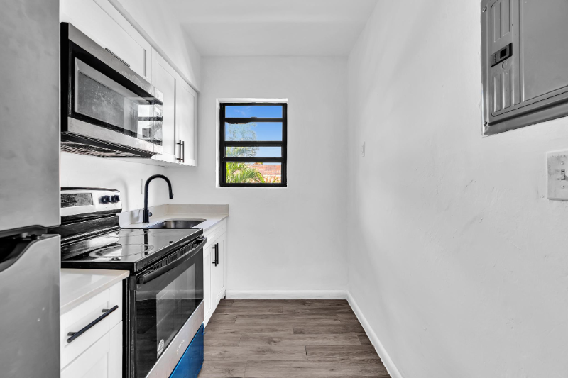 1027 Swstreet #7 - Photo 2 of 7